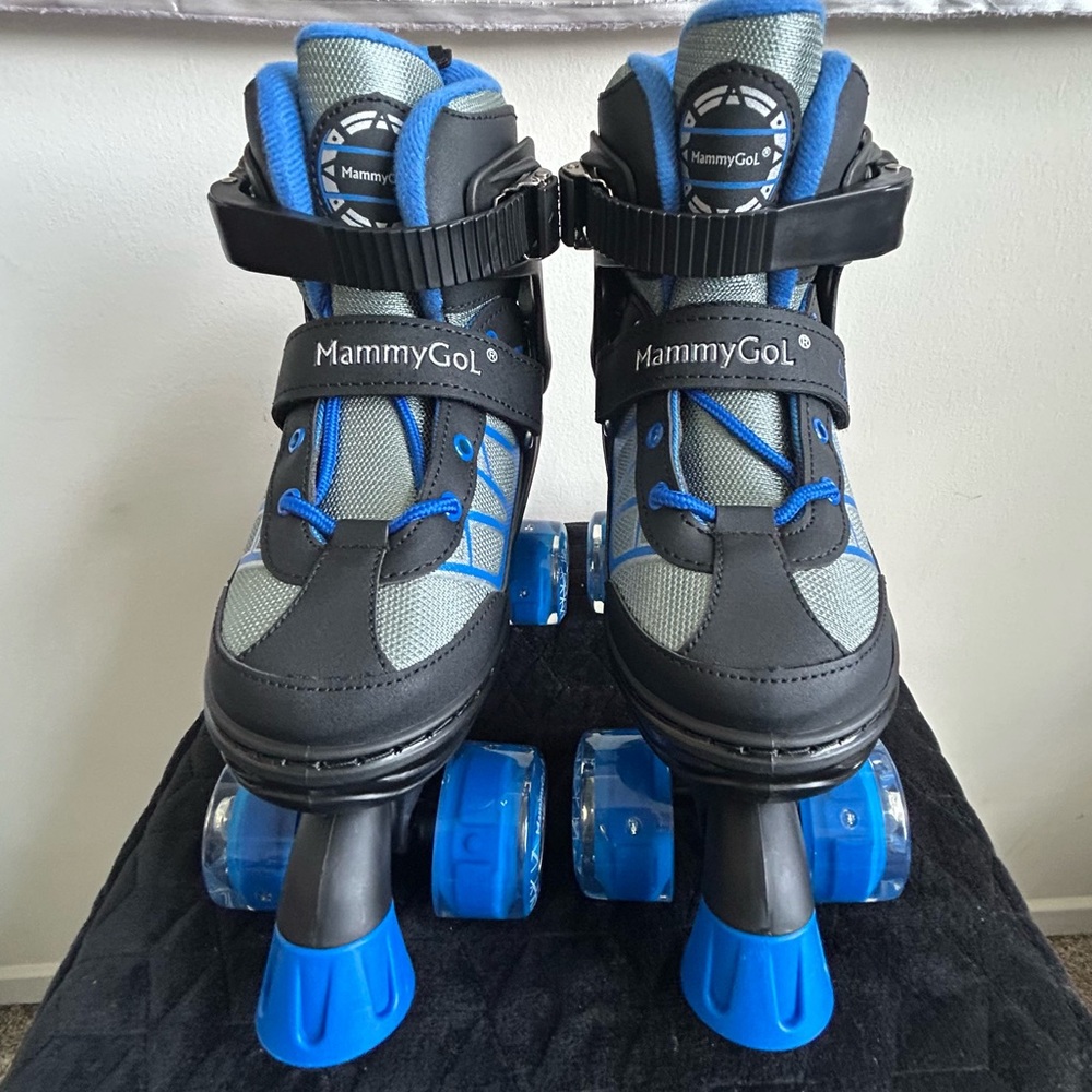 🛼 NWOT Blue and Black Kids Adjustable Roller Skates | Size 12c-2 US